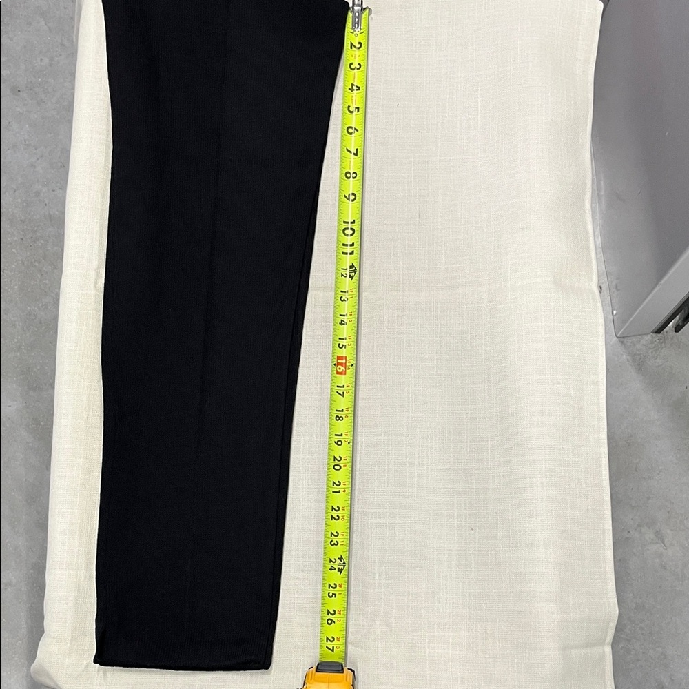 Vintage St. John basic  elastic waste size 12 Black Pants excellent condition - Picture 5 of 12